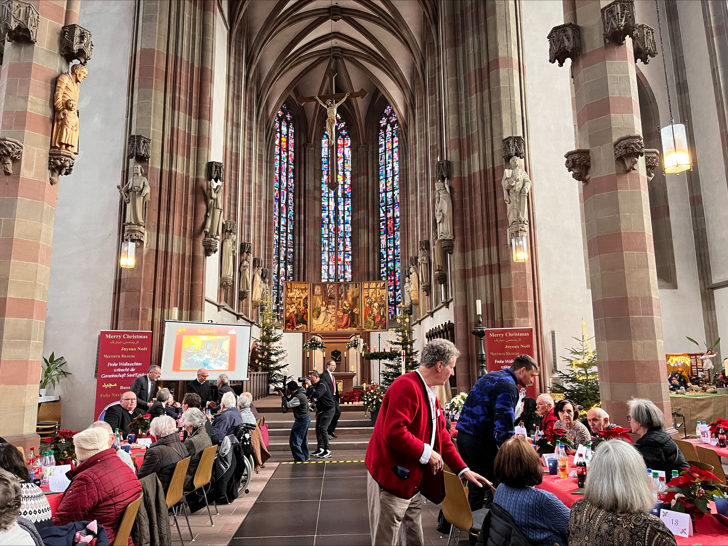 Weihnachtsessen für Bedürftige und Einsame in Würzburg  BR24