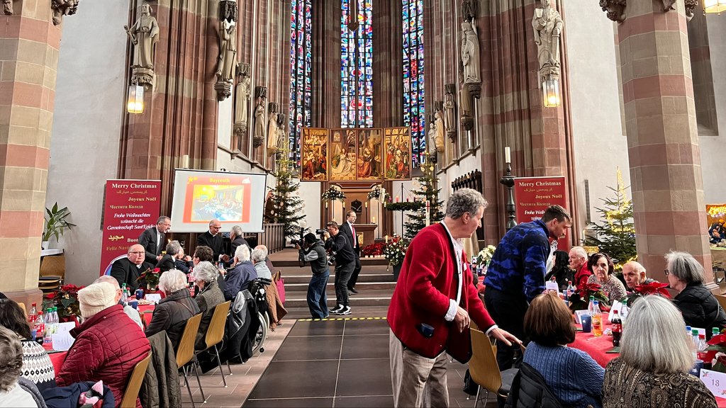 Weihnachtsessen für Bedürftige und Einsame in Würzburg BR24