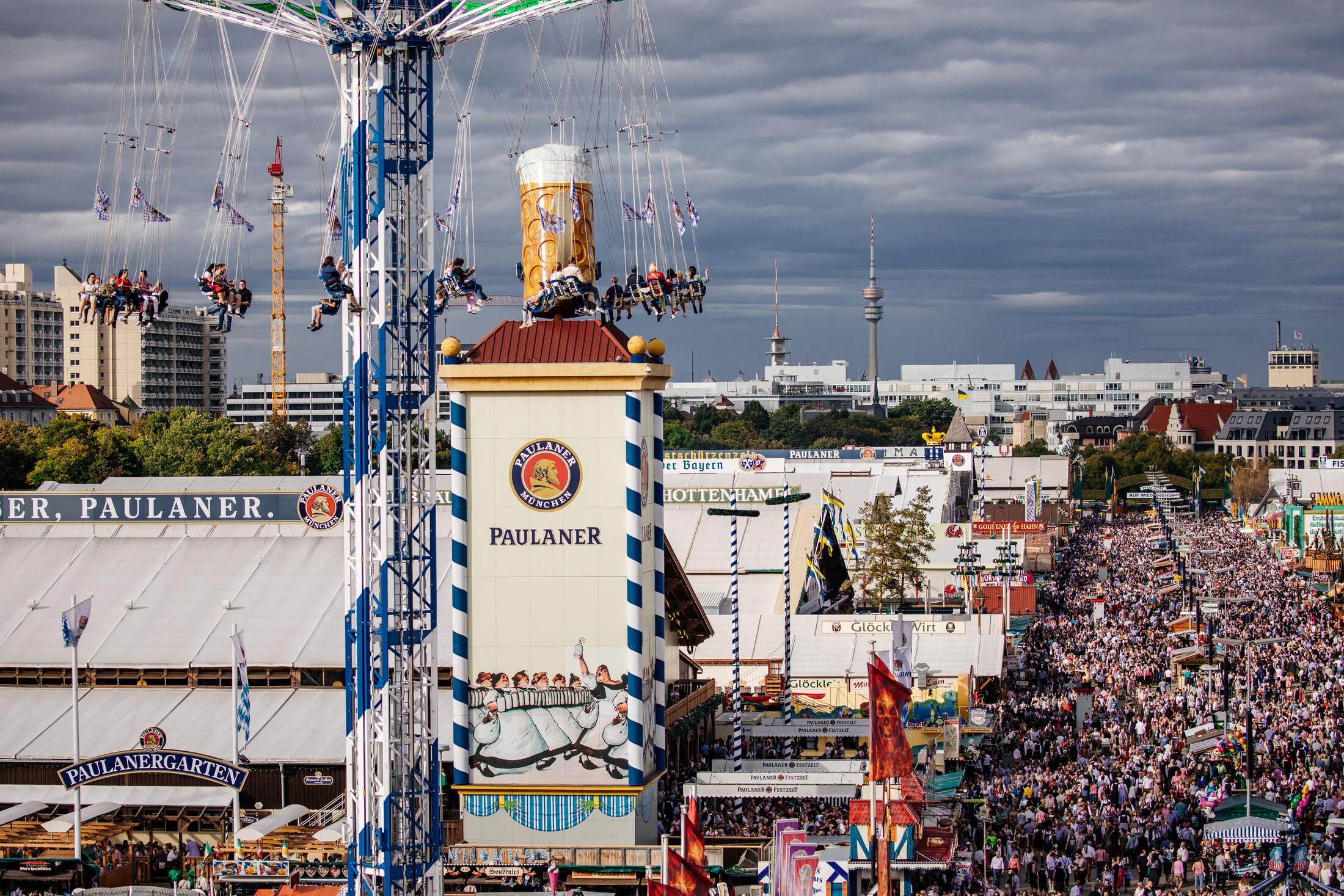 Übersicht über das Münchner Oktoberfest.