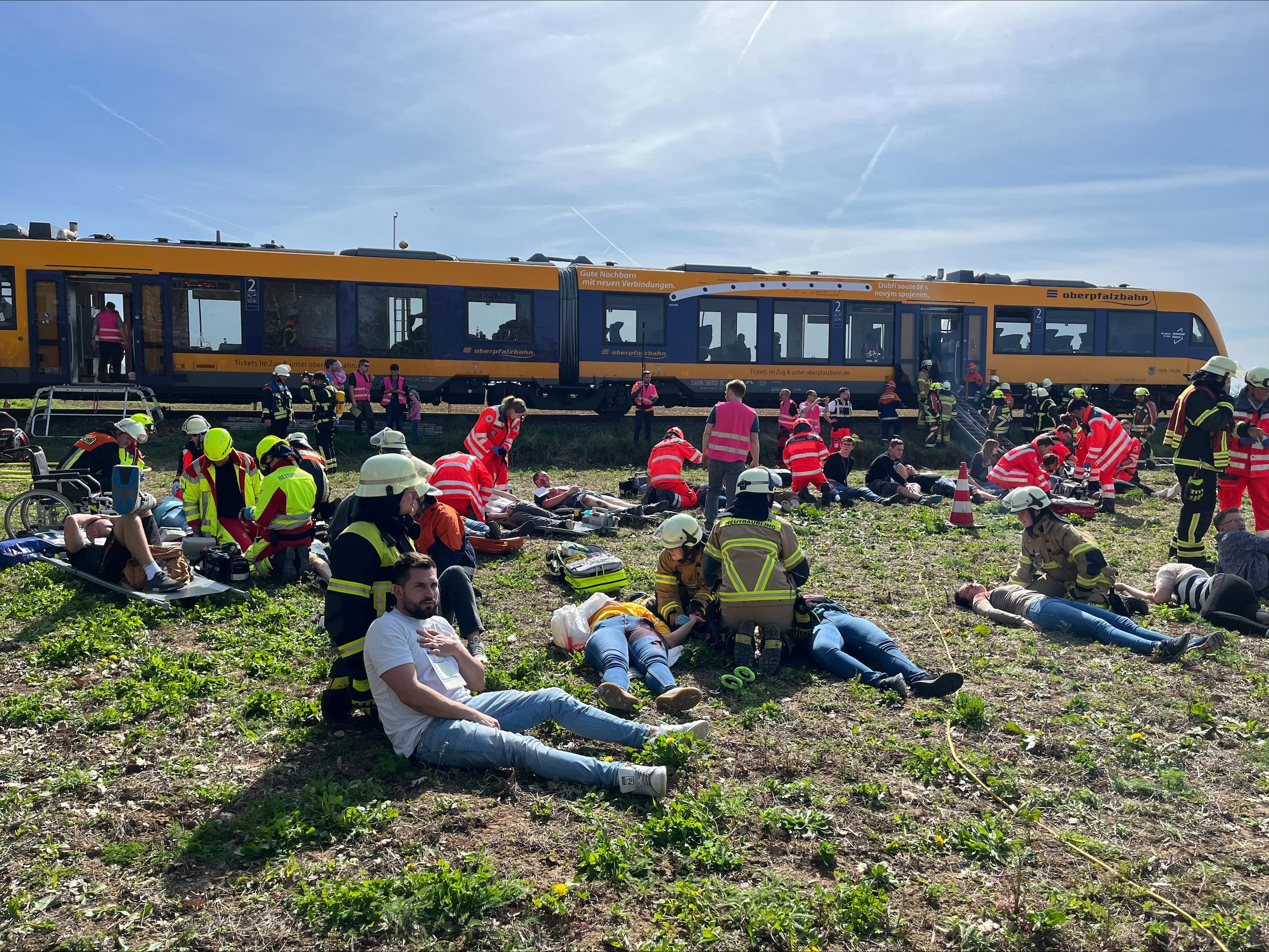 Ein Massenanfall an Verletzten wurde bei der Katastrophen-Übung in Neutraubling simuliert.