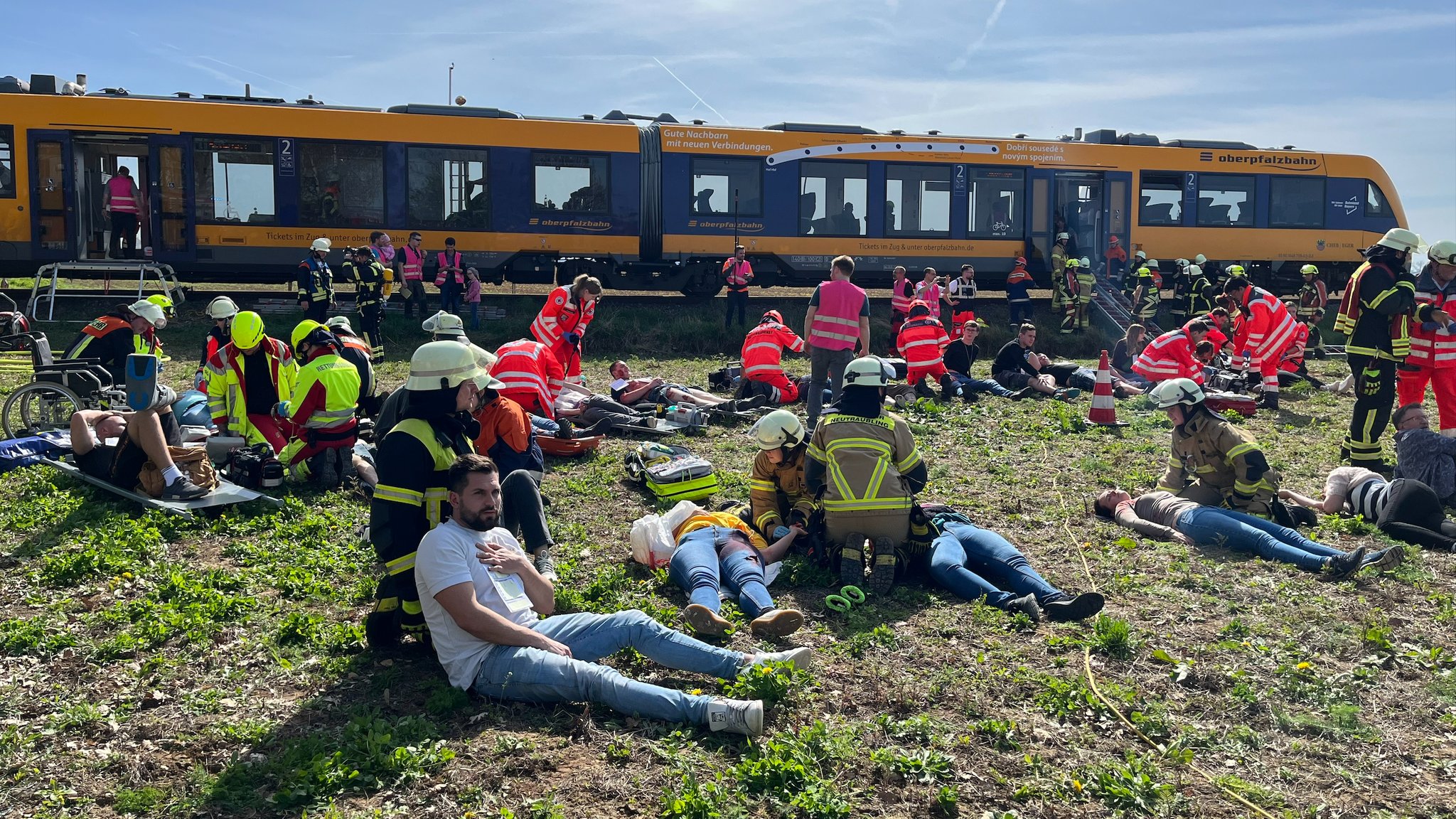 Zug kracht in Lkw: Schreie und Adrenalin bei Katastrophen-Übung