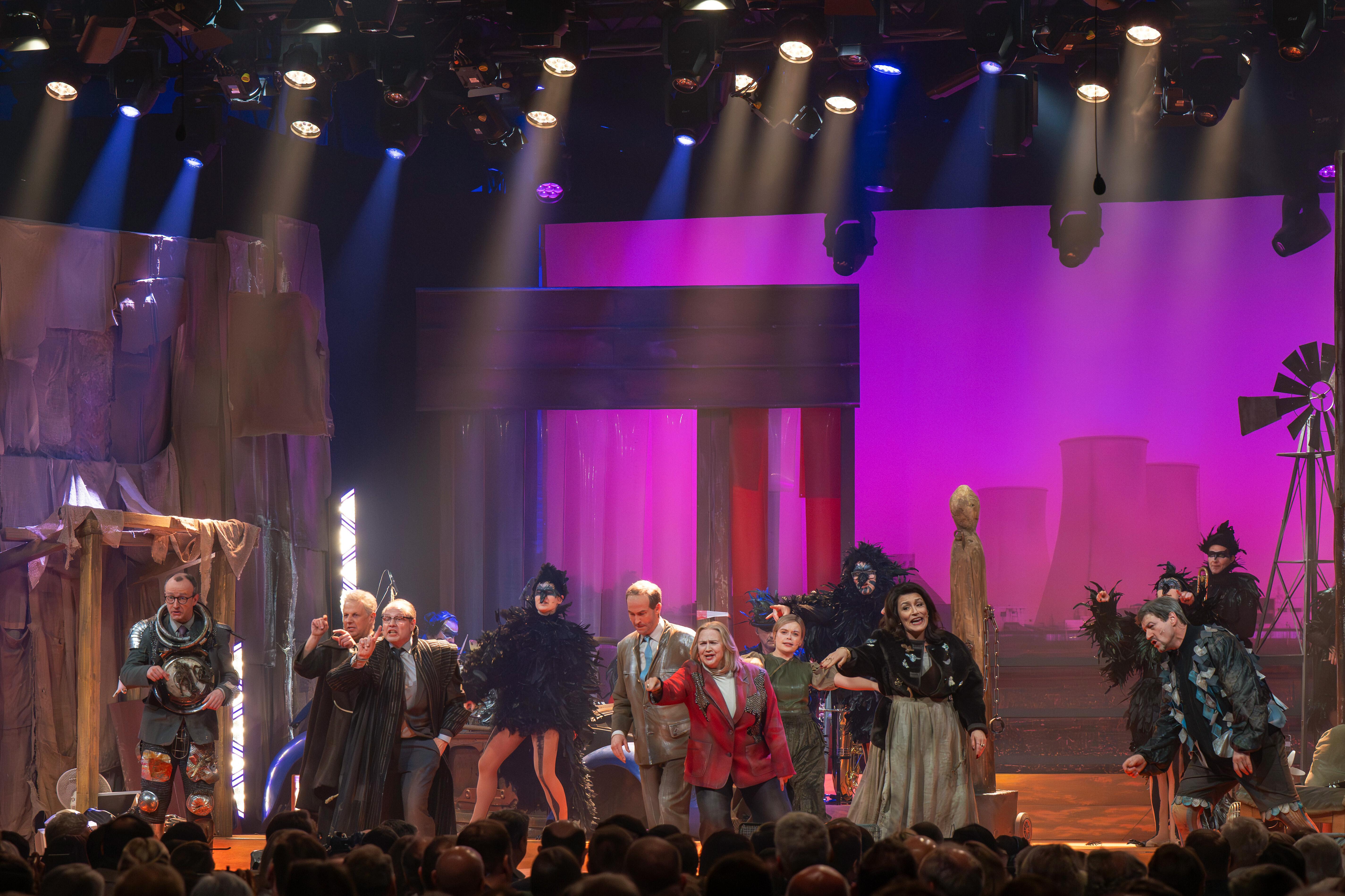 Teilnehmer des Singspiels beim Starkbieranstich in der Paulaner Brauerei am Nockherberg.