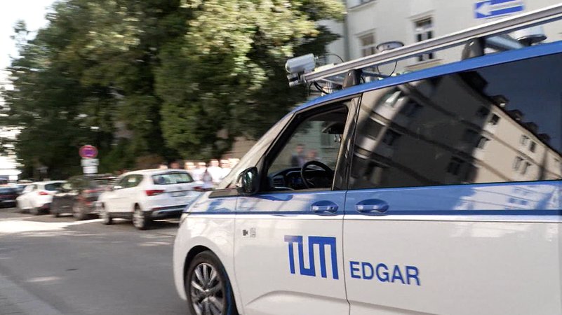 Edgar heißt der neue voll-autonome Van. Er bringt seine Fahrgäste vom Hauptbahnhof zur Wiesn – oder andersrum. | Bild: Bayerischer Rundfunk 2024 Edgar heißt der neue voll-autonome Van. Er bringt seine Fahrgäste vom Hauptbahnhof zur Wiesn – oder andersrum.