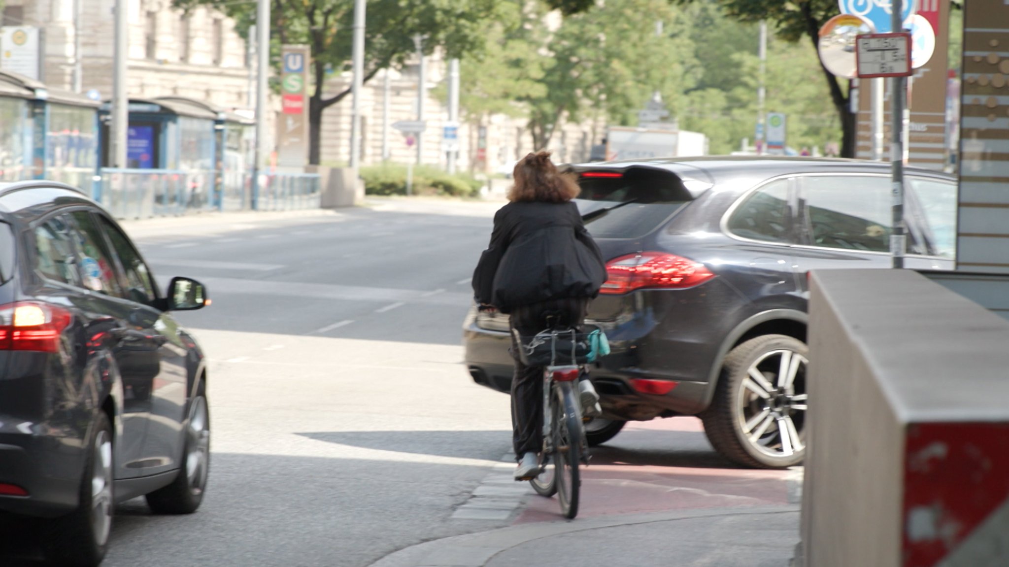 Die Kreuzung Sonnenstraße/Herzogspitalstraße in München bietet laut App Risikopotenzial. | Bild: BR/Harald Schulze Die Kreuzung Sonnenstraße/Herzogspitalstraße in München bietet laut App Risikopotenzial.