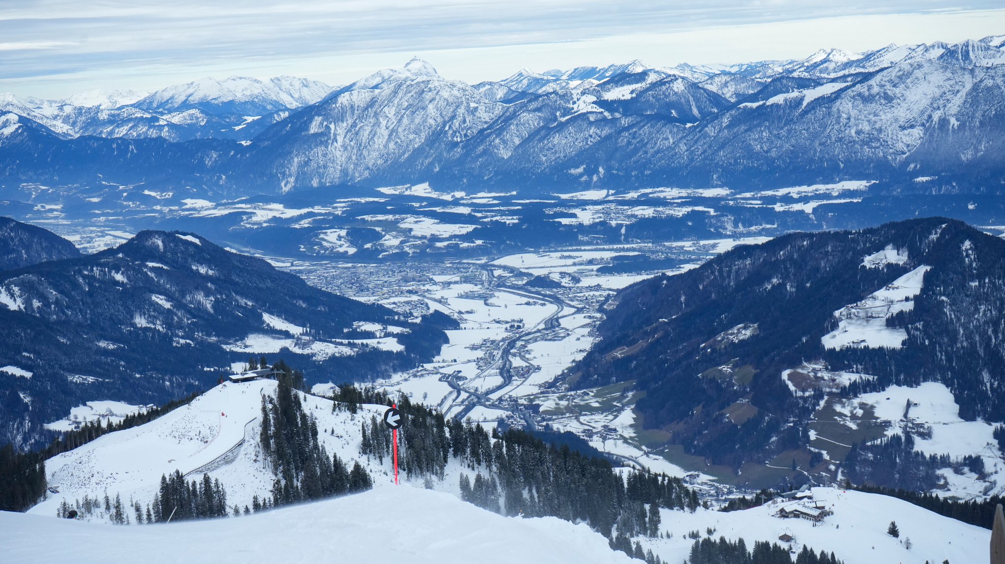 Skiunfall in Tirol: Snowboarder aus Bayern rutscht in Skifahrer