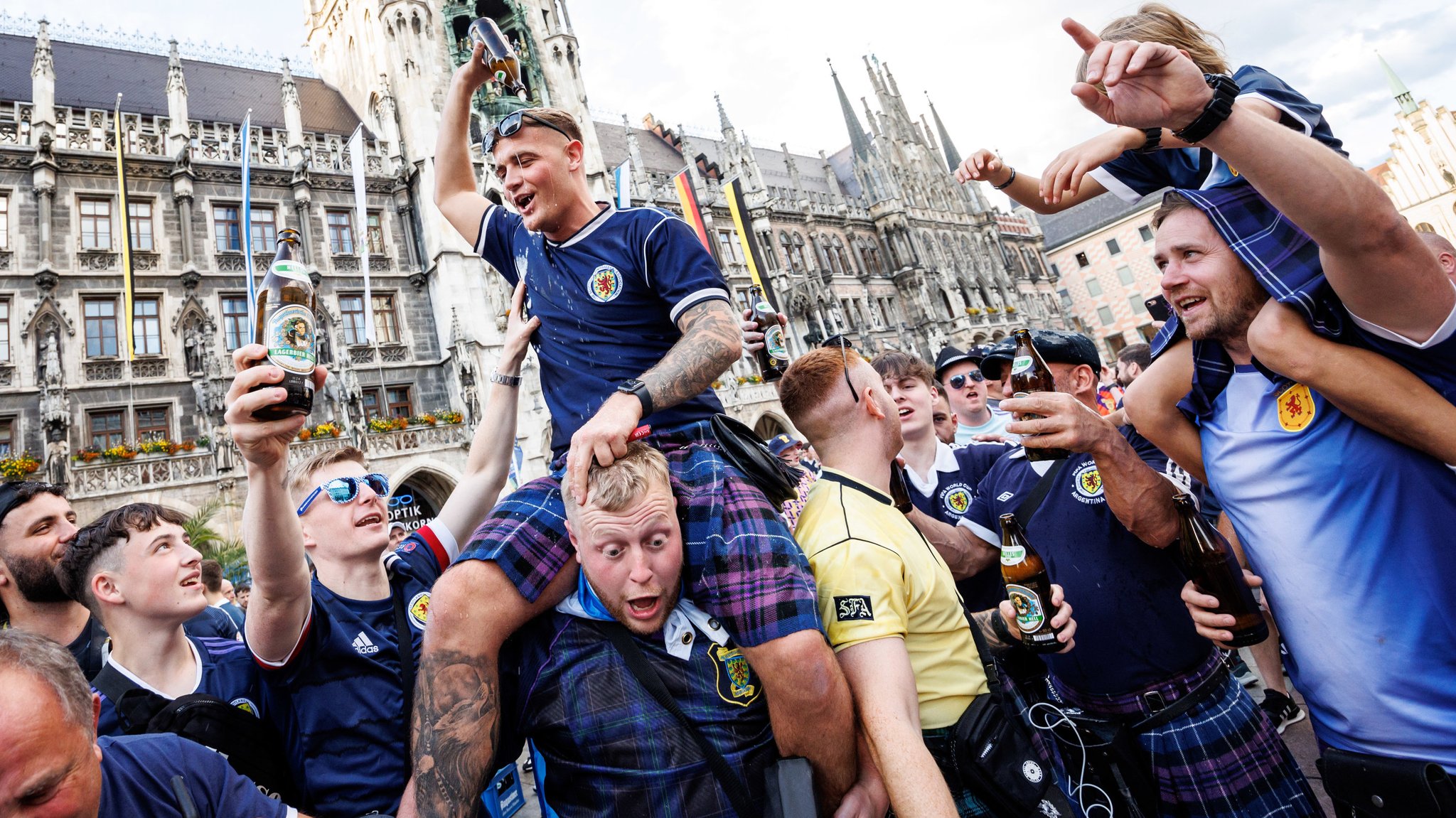 Schottische Fans am Marienplatz