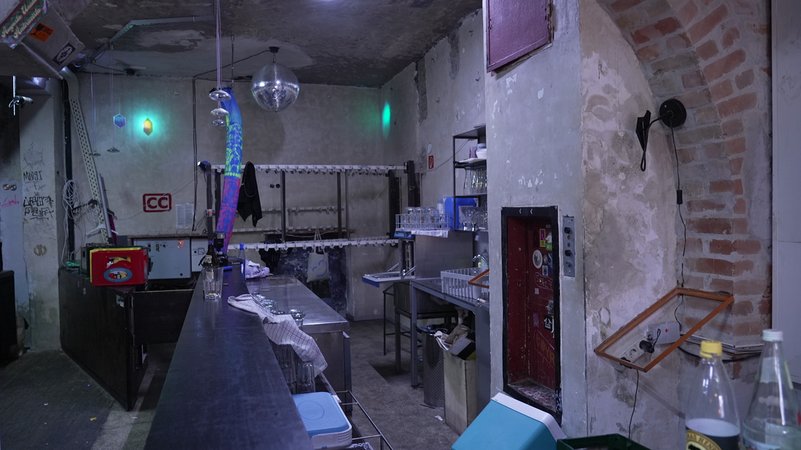 Der Tresenbereich im City Club. Hier sollen Drogen konsumiert worden sein. | Bild: BR Der Tresenbereich im City Club. Hier sollen Drogen konsumiert worden sein.