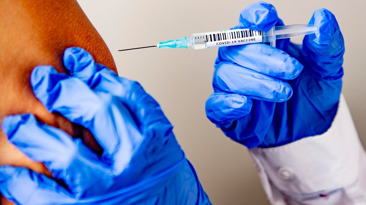 Corona-mRNA-Impfstoffe: Mit jeder Impfdosis mehr Nebenwirkungen?