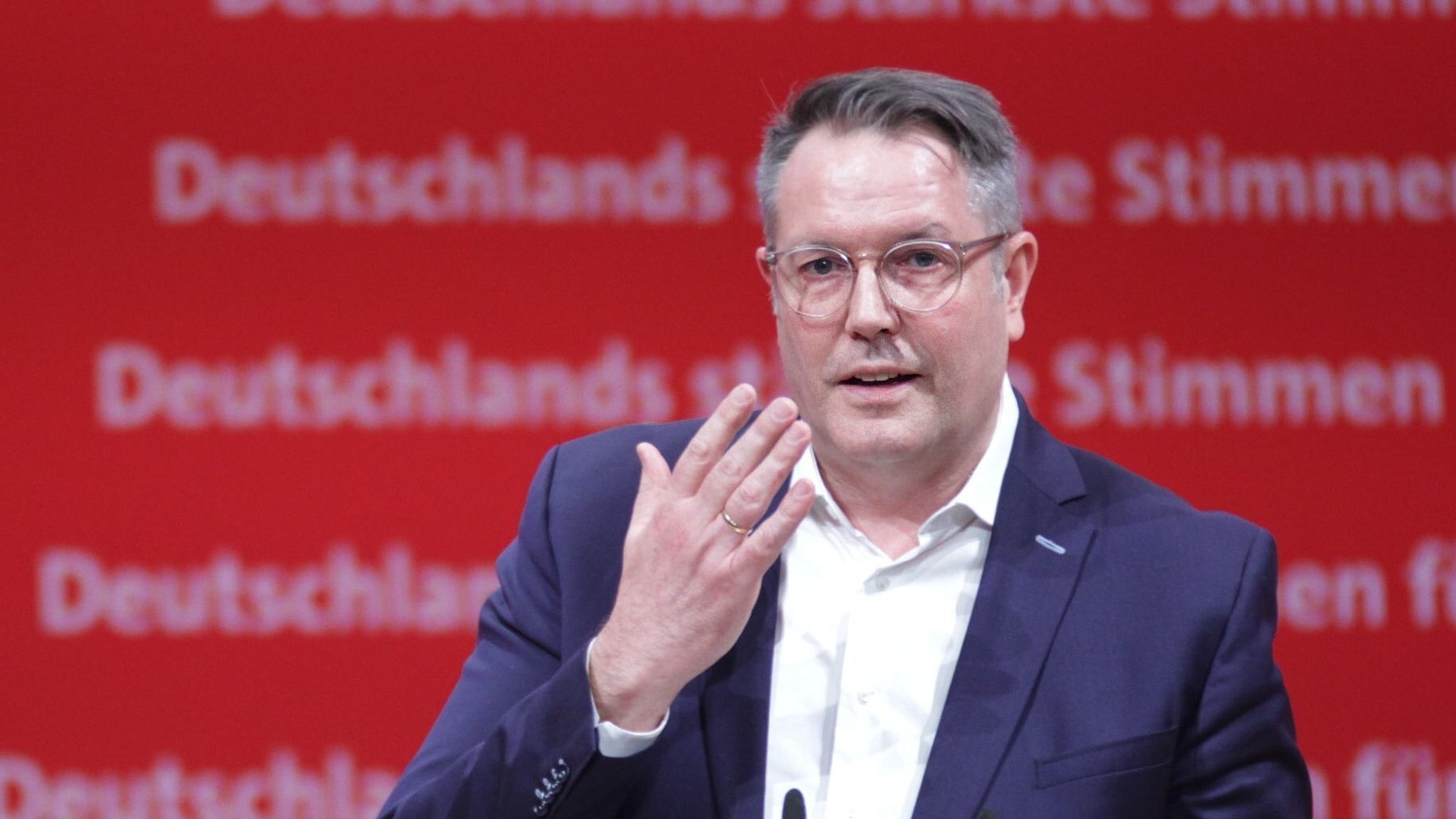 Alexander Schweitzer (auf dem Europaparteitag der SPD im Januar 2024)