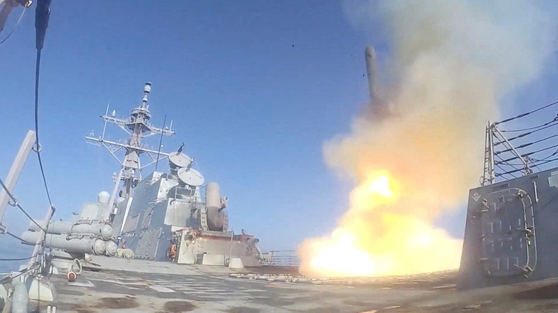 Rakete, die von einem Schiff der US-Marine startet | Bild: Reuters Rakete, die von einem Schiff der US-Marine startet