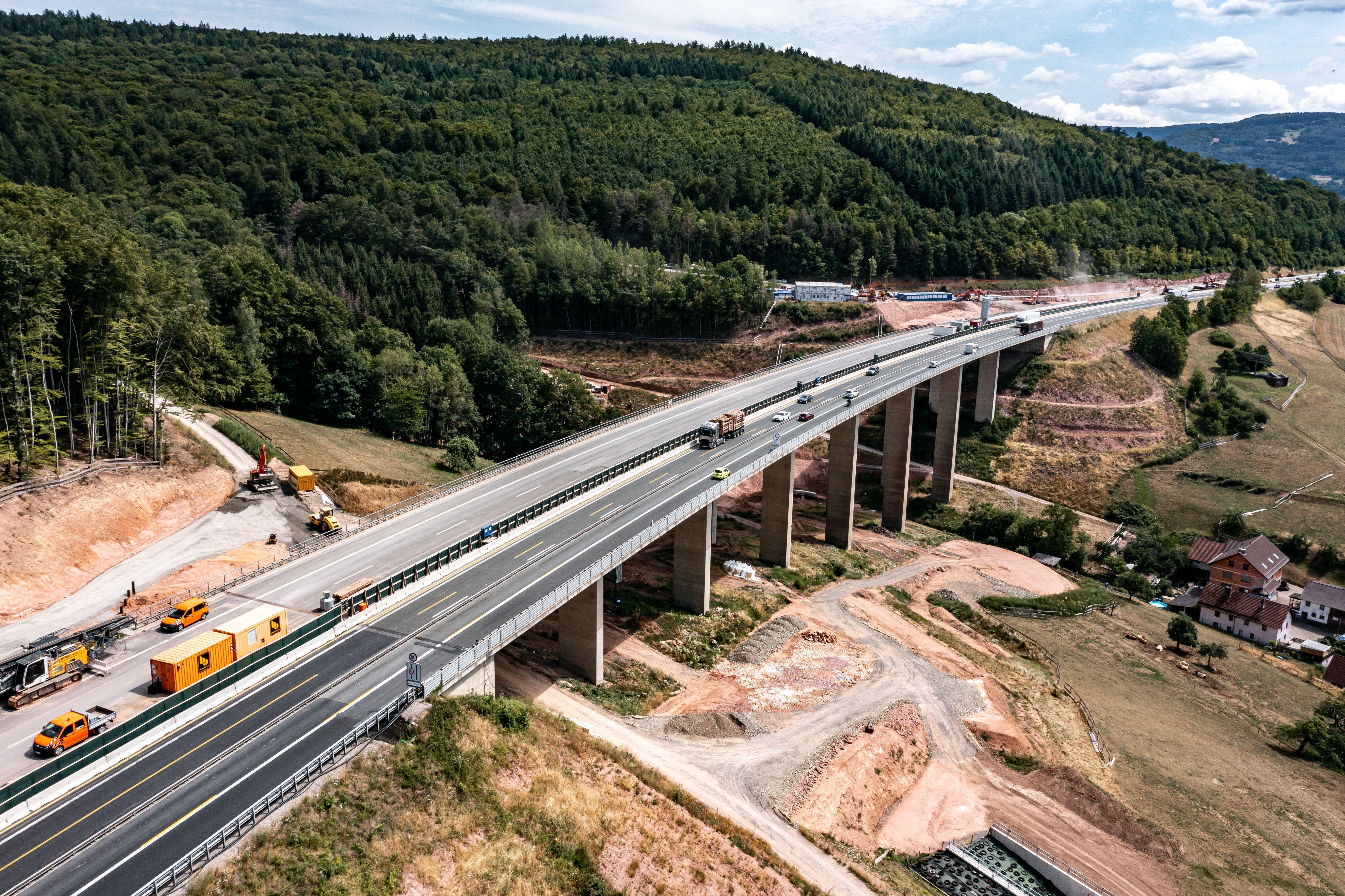 Bauarbeiten an der Talbrücke Römershag bei Bad Brückenau.