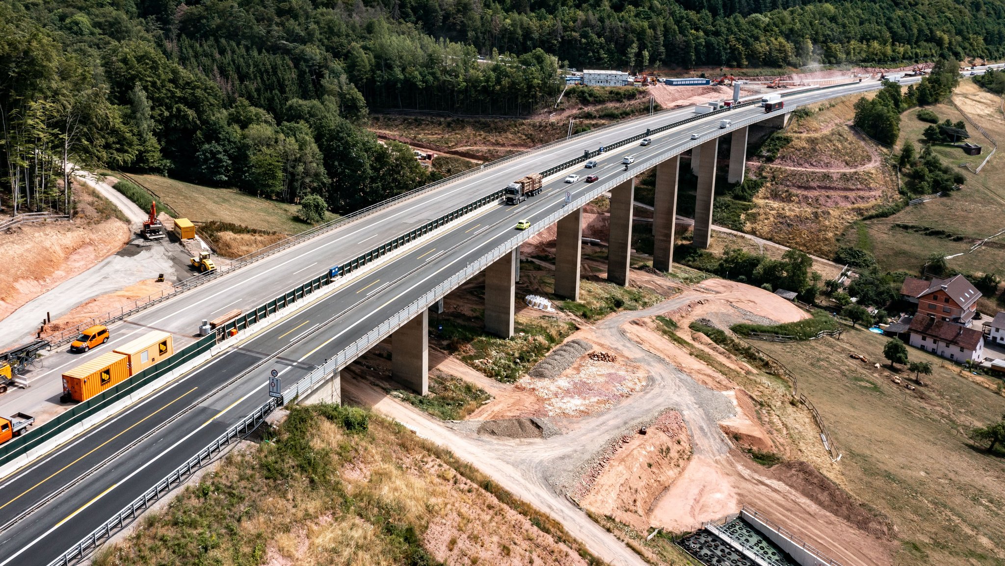 Bauarbeiten an der Talbrücke Römershag bei Bad Brückenau.