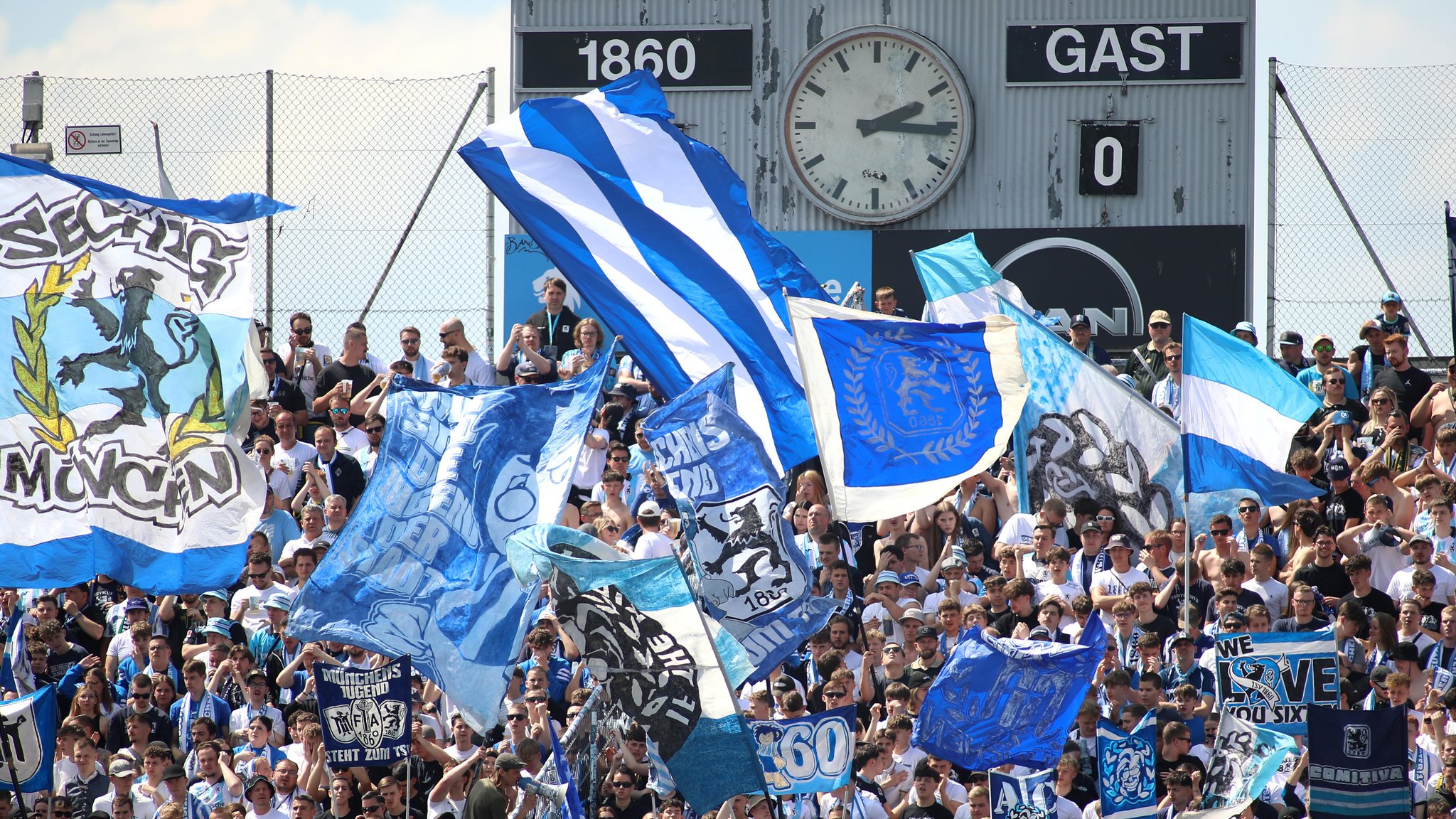 1860-Fans | Bild: picture-alliance/dpa 1860-Fans