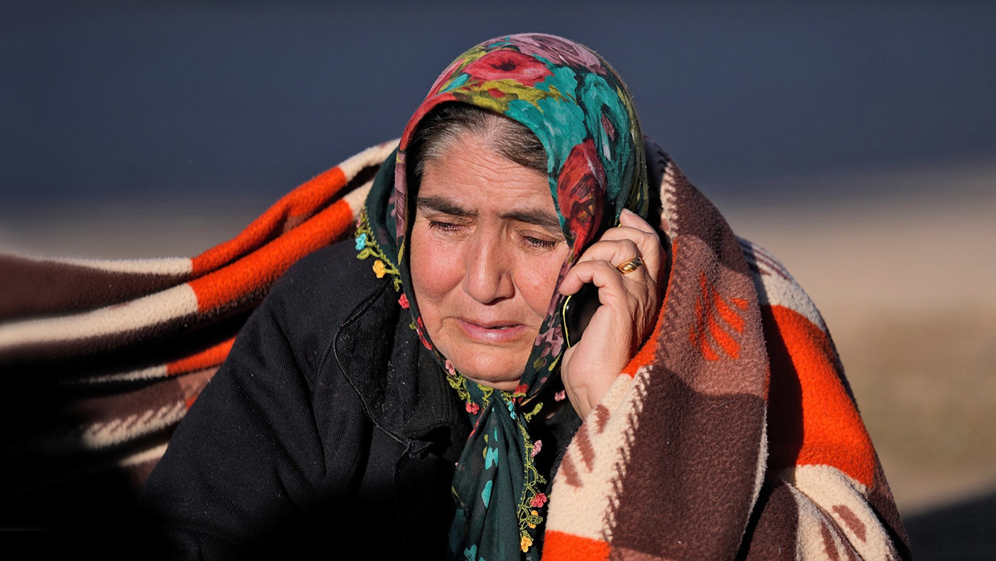 Viele Menschen mit Verbindungen zur Türkei bieten an, Überlebende aufzunehmen. 