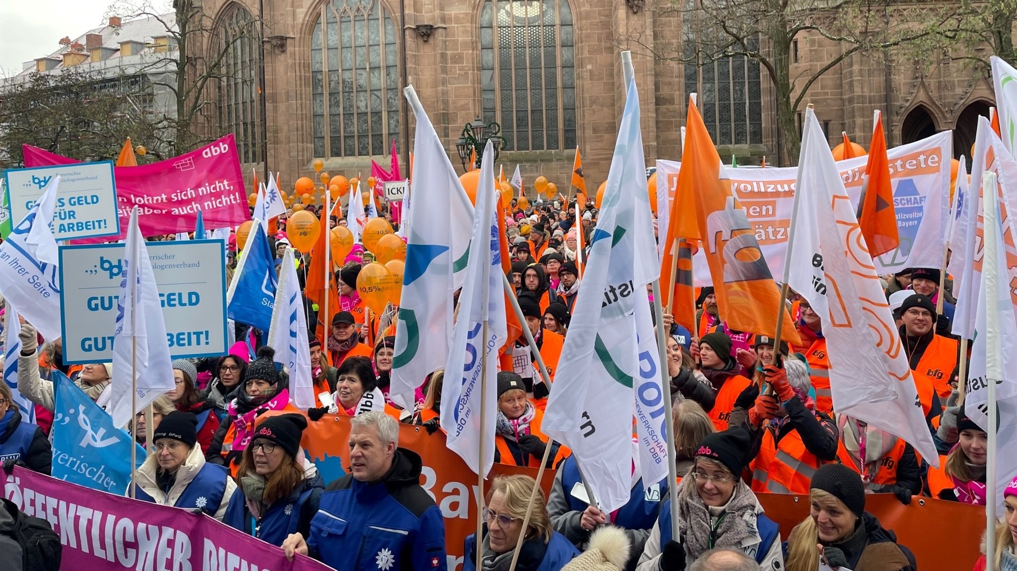 Rund 3.000 Beschäftigte bei Demo des öffentlichen Dienstes