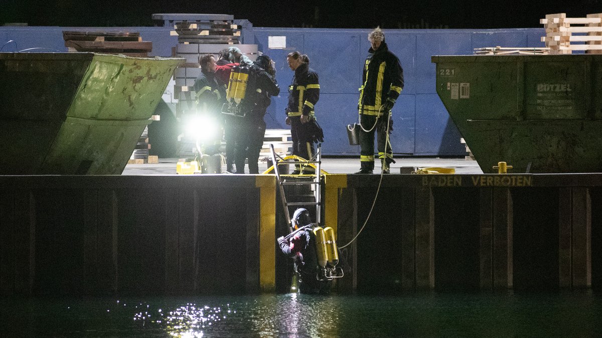 Die Polizei suchte im Dortmunder Hafen intensiv nach Spuren