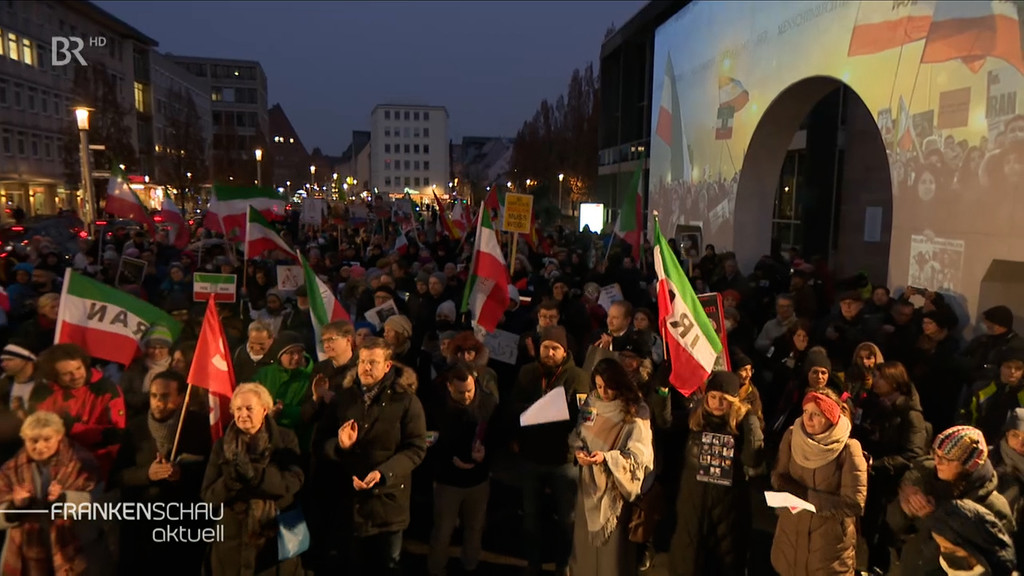 Proteste auf dem Nürnberger Kornmarkt gegen die iranische Regierung.