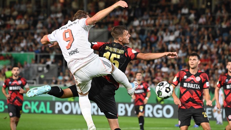 Harry Kane macht das Tor zum 2:3 | Bild: picture-allaince/dpa Harry Kane macht das Tor zum 2:3