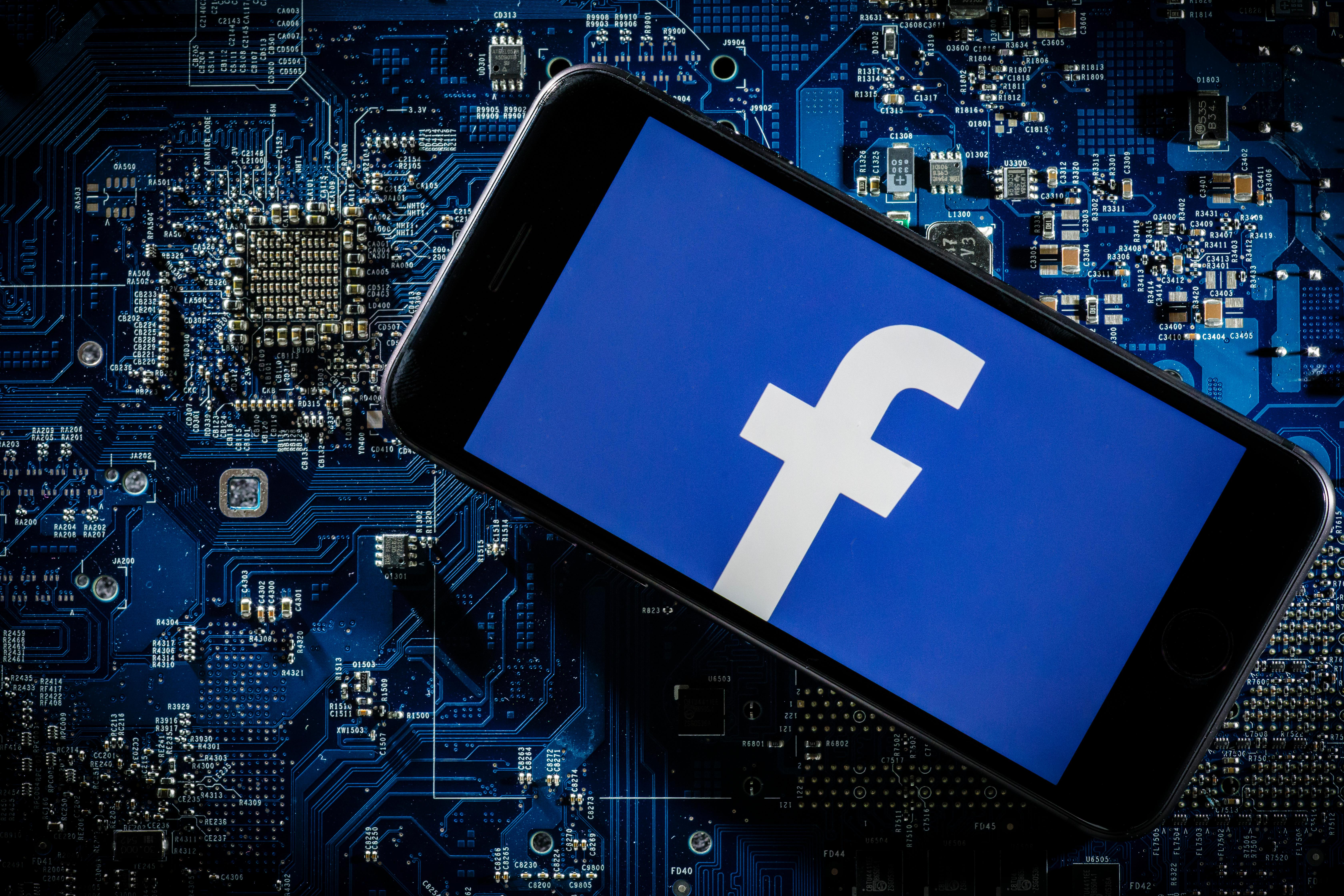 (Symbolbild) Datendiebe hatten Angaben über 500 Millionen Facebooknutzern abgegriffen – jetzt muss der Konzern dafür Schadensersatz leisten.