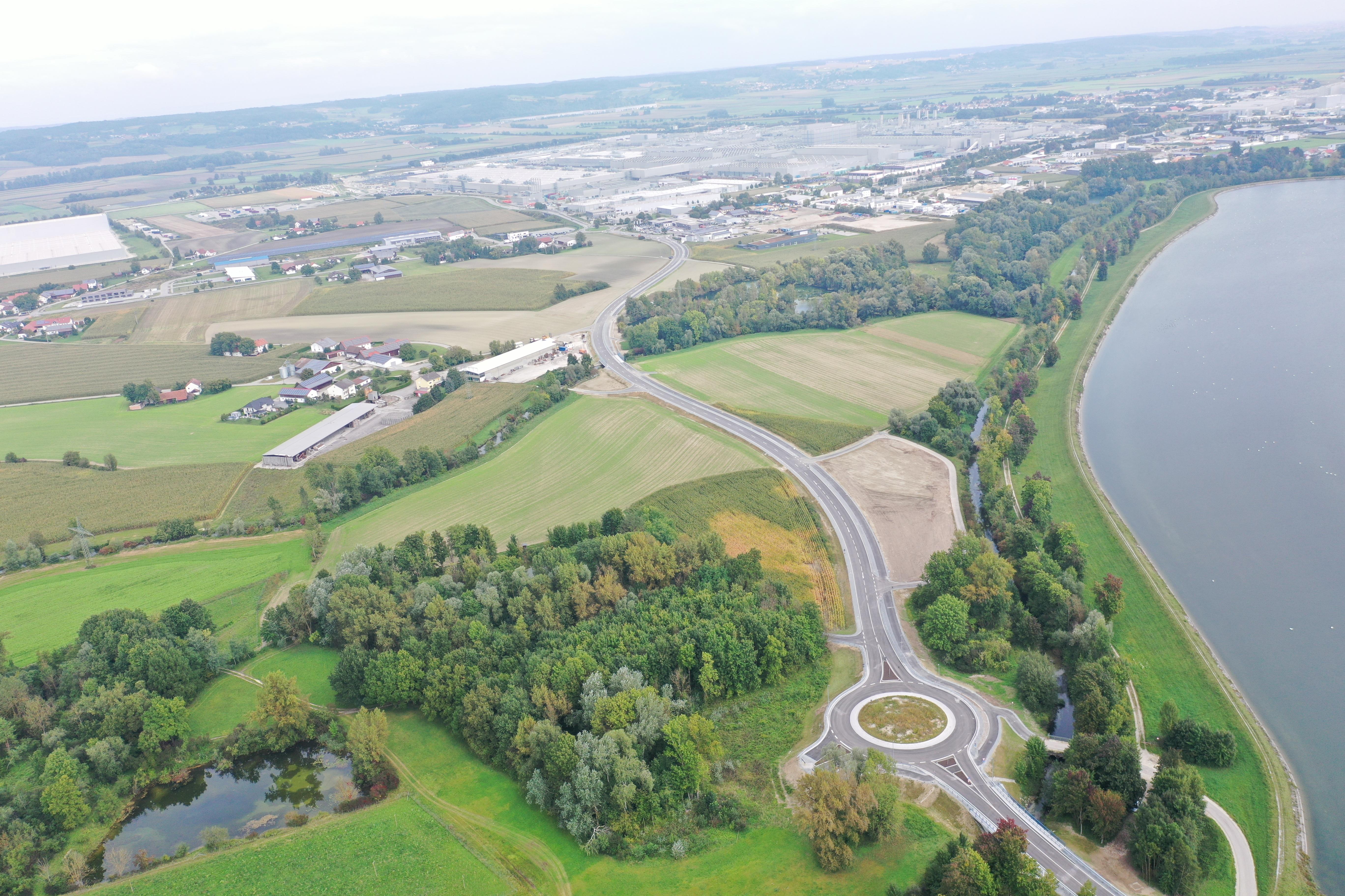 Autobahnzubringer Dingolfing: Verkehrsfreigabe Mit Protest | BR24