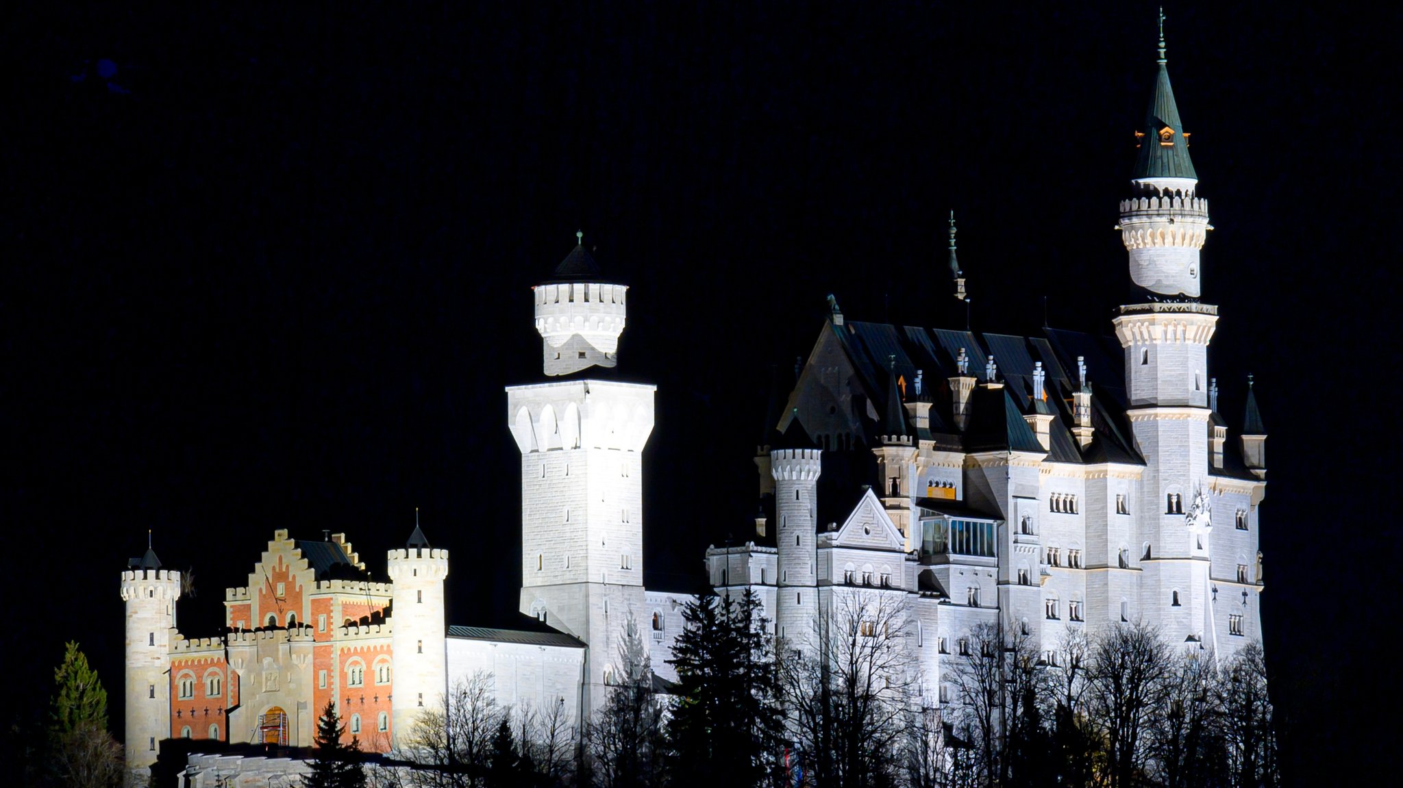 Schloss Neuschwanstein bei Nacht - angestrahlt