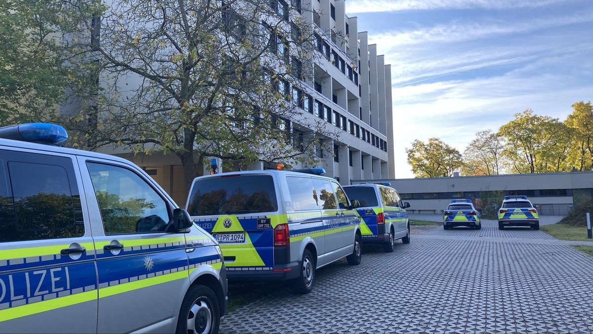 An der Bischof-Manfred-Müller-Schule in Regensburg ist am Montagmorgen eine Bombendrohung eingegangen. 