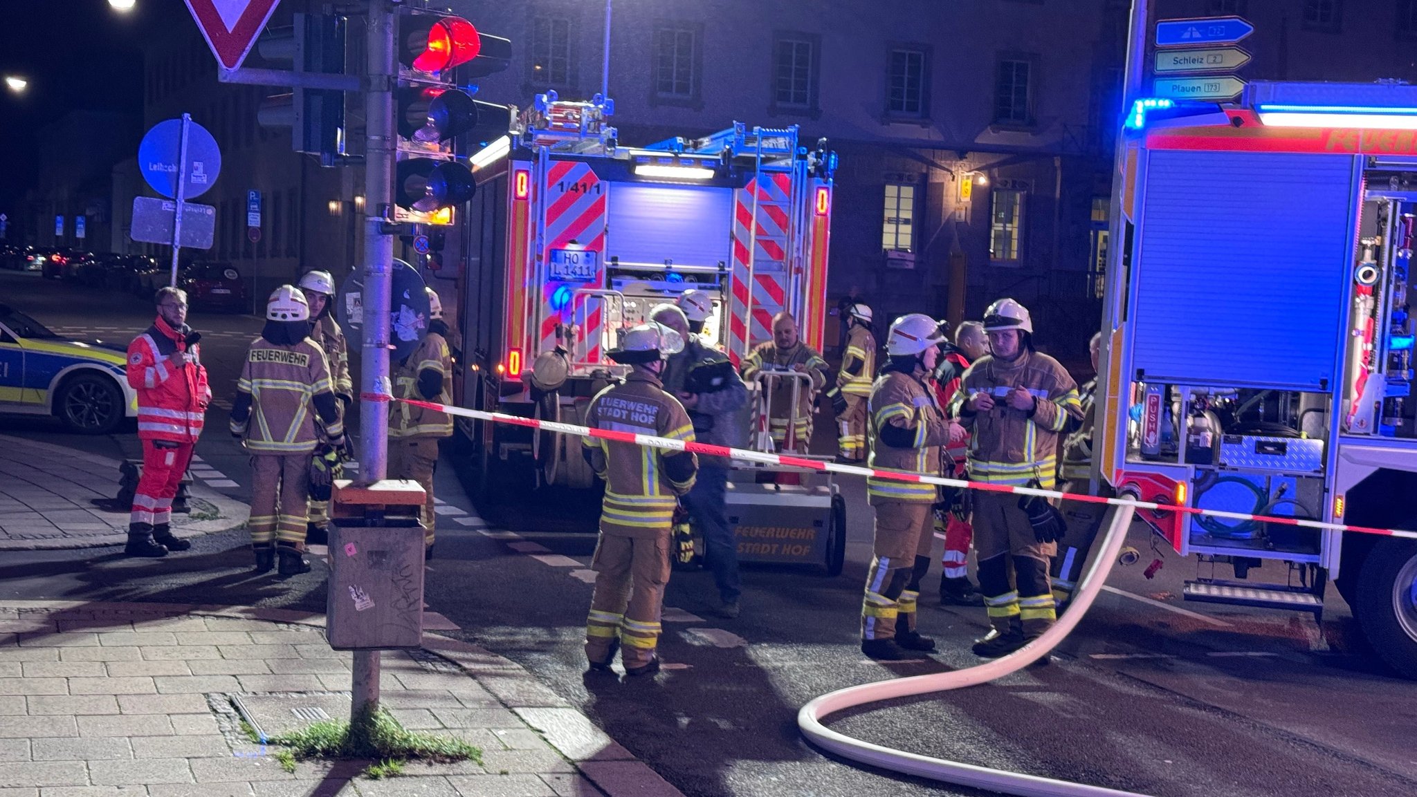 Einsatzkräfte | Bild: NEWS5 / Stephan Fricke Einsatzkräfte
