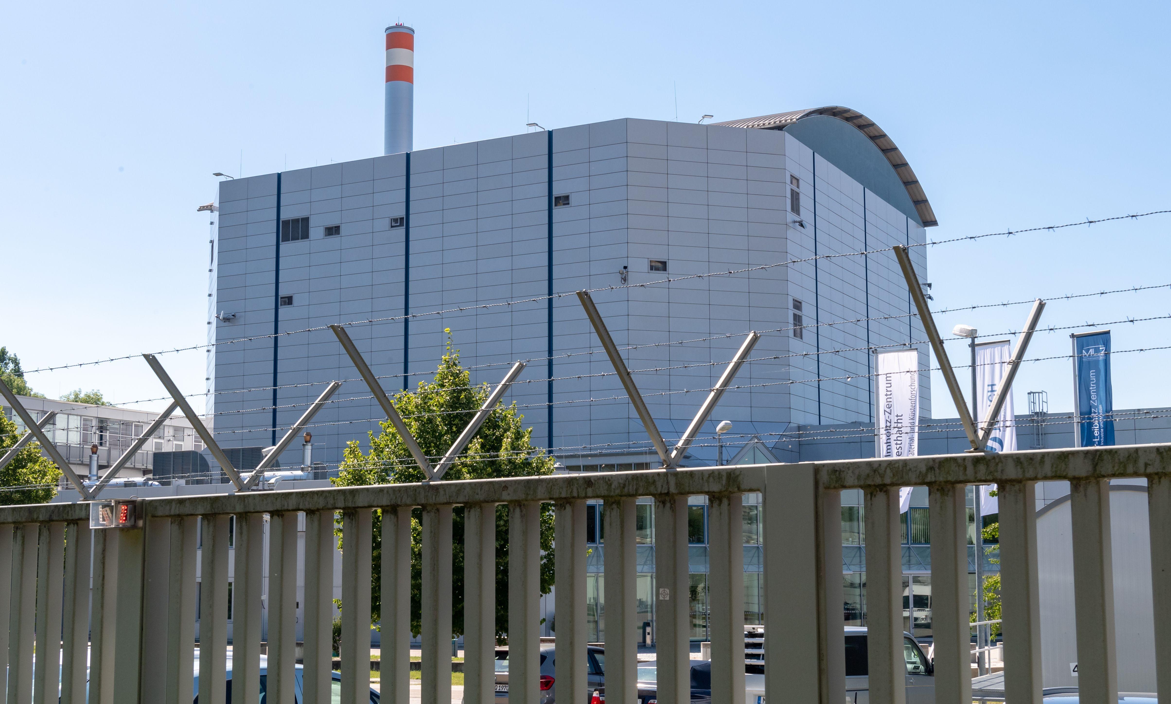 Archivbild: Der Forschungsreaktor München II steht auf dem Gelände der Technischen Universität München (TUM).