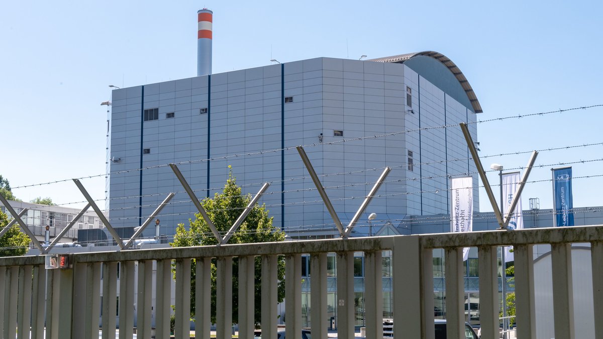 Archivbild: Der Forschungsreaktor München II steht auf dem Gelände der Technischen Universität München (TUM).