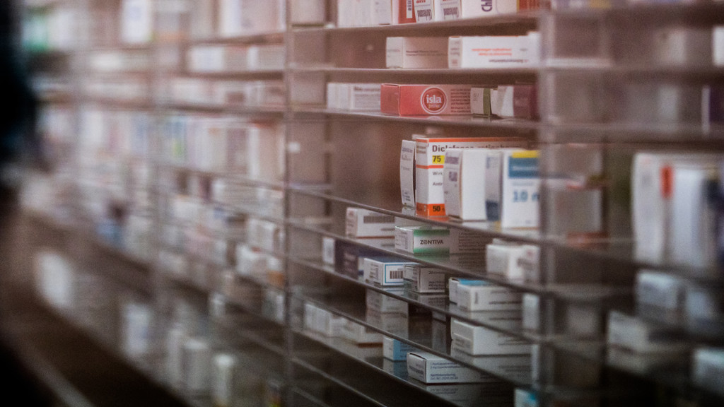 Archivbild: Medikamenten-Lager einer Apotheke