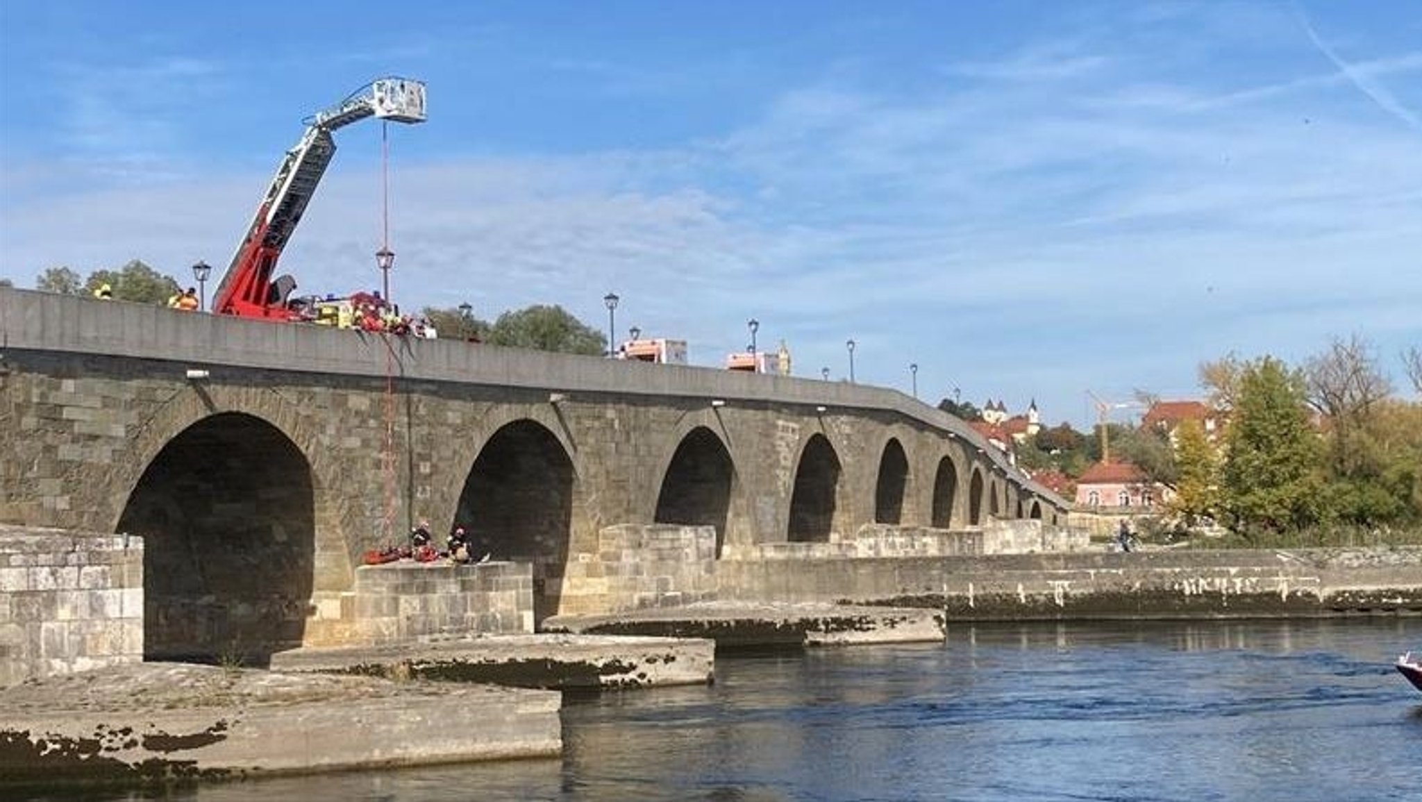 Rettungseinsatz an der Steinernen Brücke