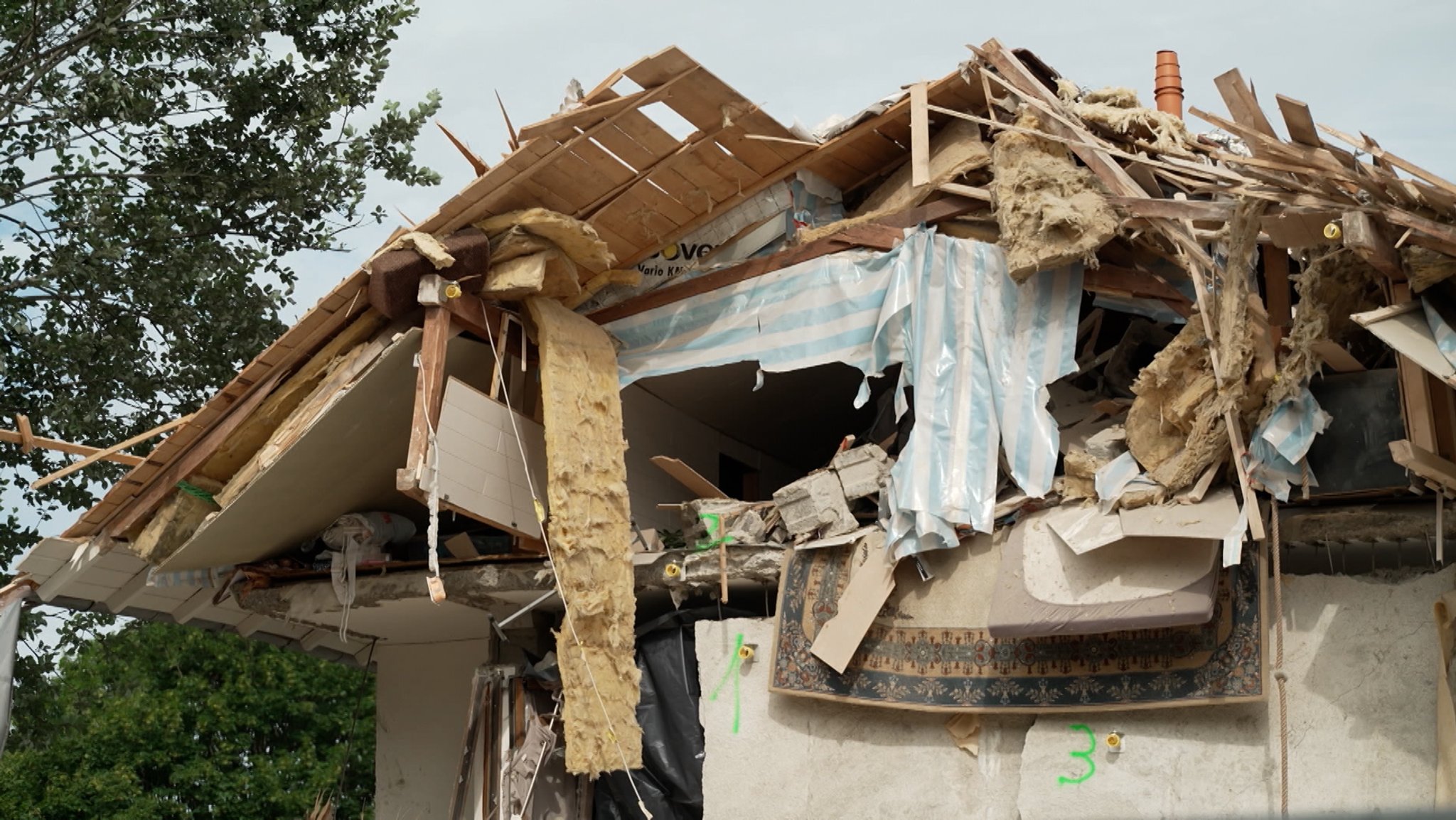 Bei einer Explosion im schwäbischen Memmingen wurde ein Wohnhaus komplett zerstört. 