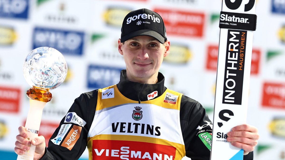 Dominator Domen Prevc gewinnt auch das Neujahrsspringen 