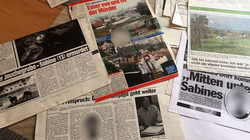 Zeitungen berichten über den Mord an Sabine B. | Bild: Sylvia Schubart-Arand/BR-Mainfranken Zeitungen berichten über den Mord an Sabine B.