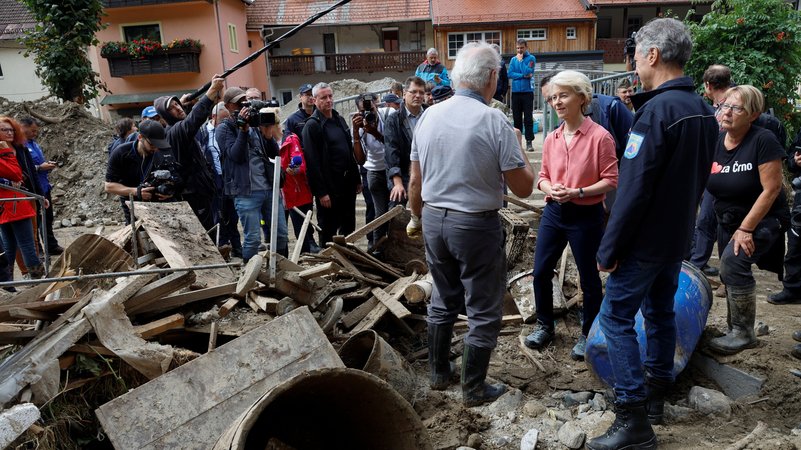 Zerstörte Häuser, Brücken, Straßen - in Slowenien haben Unwetter ganze Landstriche verwüstet. EU-Kommissionspräsidentin von der Leyen kündigte nun Hilfen in Höhe von 400 Millionen Euro an.