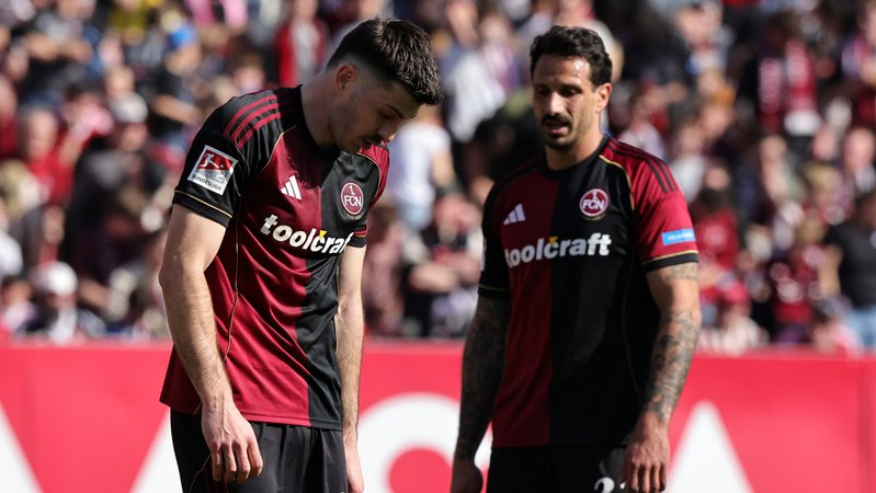 Lange Gesichter bei Luka Lochoshvili und Adriano Grimaldi (hinten). | Bild: picture alliance / Sportfoto Zink / Daniel Marr Lange Gesichter bei Luka Lochoshvili und Adriano Grimaldi (hinten).