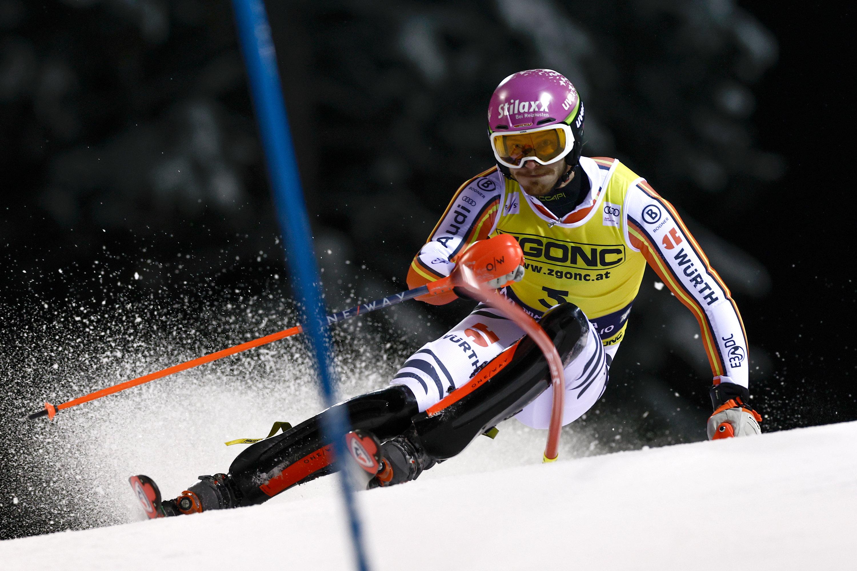 08.01.2025, Italien, Madonna di Campiglio: Ski alpin: Weltcup, Slalom, Herren. Linus Straßer aus Deutschland in Aktion. Foto: Gabriele Facciotti/AP/dpa +++ dpa-Bildfunk +++