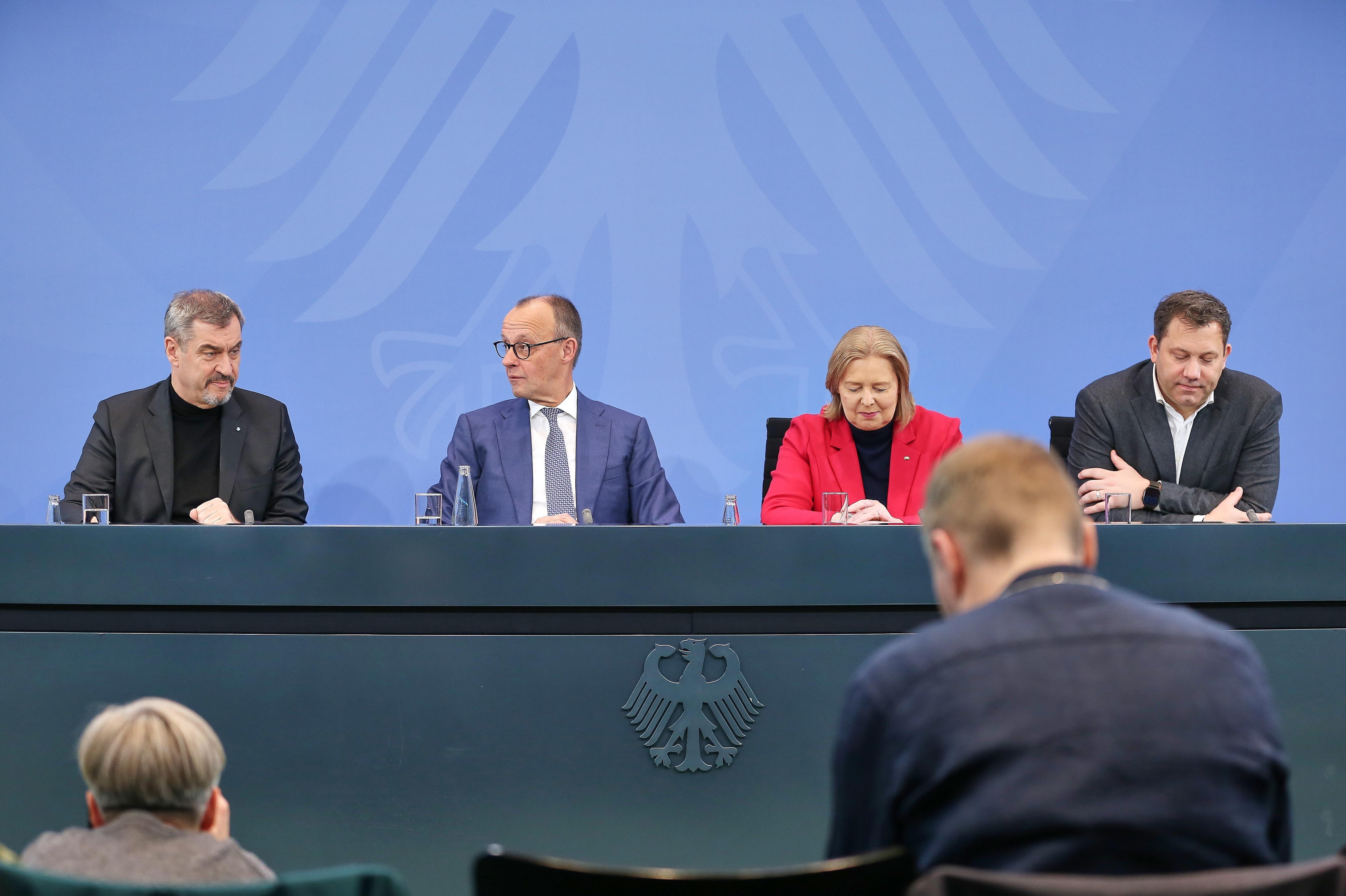 Pressekonferenz nach Koalitionsausschuss: CSU-Chef Markus Söder, Bundeskanzler Friedrich Merz (CDU), Bundesministerin für Arbeit und Soziales Bärbel Bas (SPD) und Bundesminister der Finanzen Lars Klingbeil (SPD)