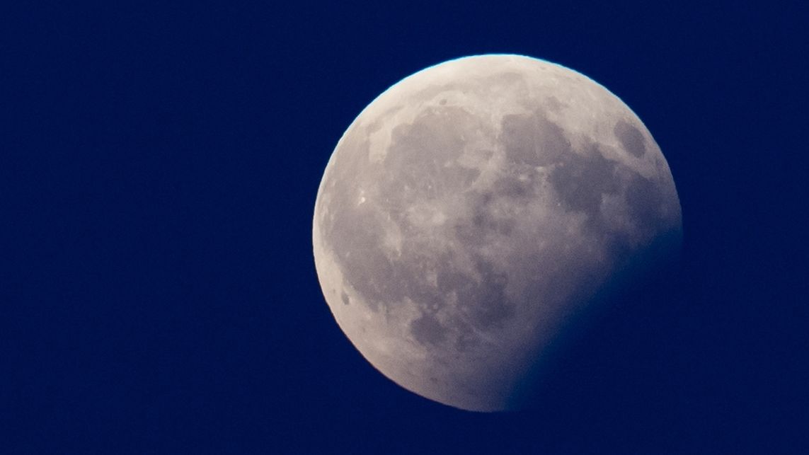 Heute Nacht Partielle Mondfinsternis Uber Deutschland Br24