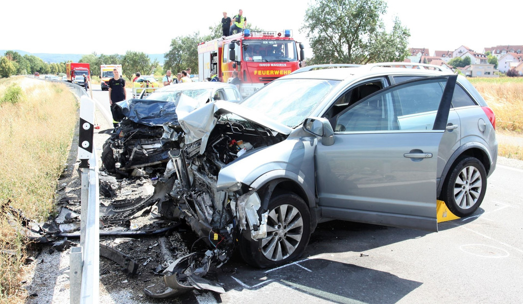 Schwerer Verkehrsunfall auf der Staatsstraße 2276 zwischen Knetzgau und Haßfurt