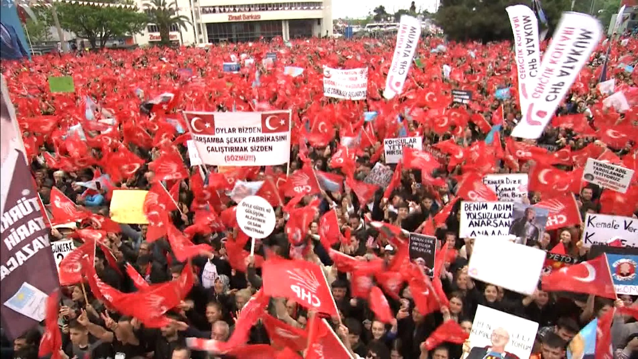 Am Sonntag ist in der Türkei Wahltag. Rund 90.000 Türken in Bayern gaben vorab per Briefwahl ihre Stimme ab.