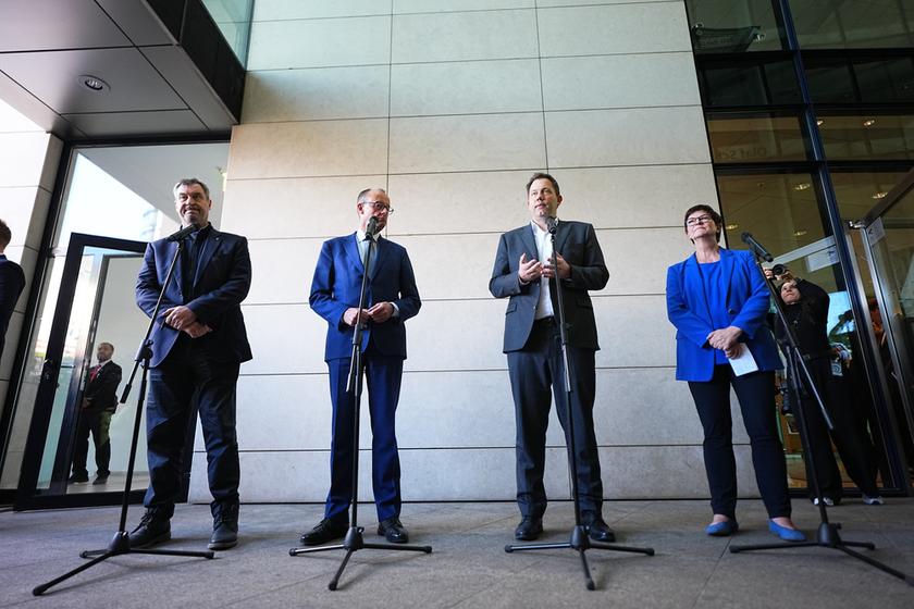 Markus Söder (CSU, l-r), Ministerpräsident von Bayern und CSU-Vorsitzender, Friedrich Merz, Unions-Kanzlerkandidat und CDU-Bundesvorsitzender, Lars Klingbeil, SPD-Fraktions- und Bundesvorsitzender, und Saskia Esken. | Bild:picture alliance/dpa | Michael Kappeler
