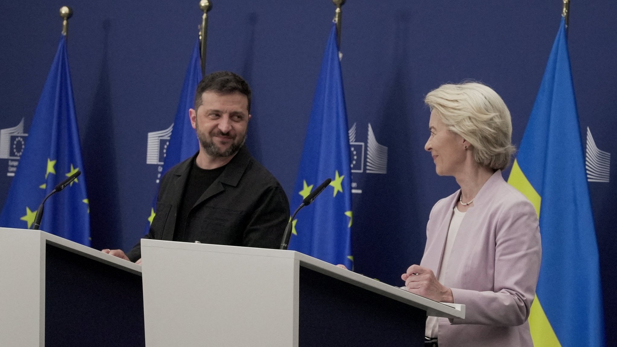 Ukraine-Ticker: Selenskyj sieht Frontlinie als Verhandlungsbasis