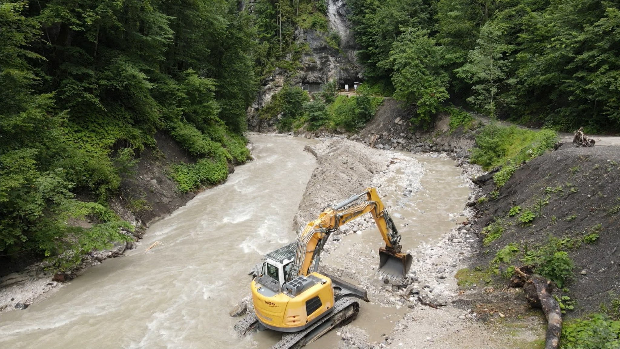 Ein Bagger in der Partnachklamm