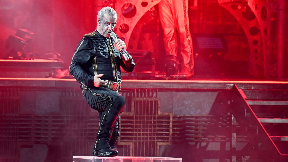 Rammstein-Sänger Lindemann auf der Bühne
