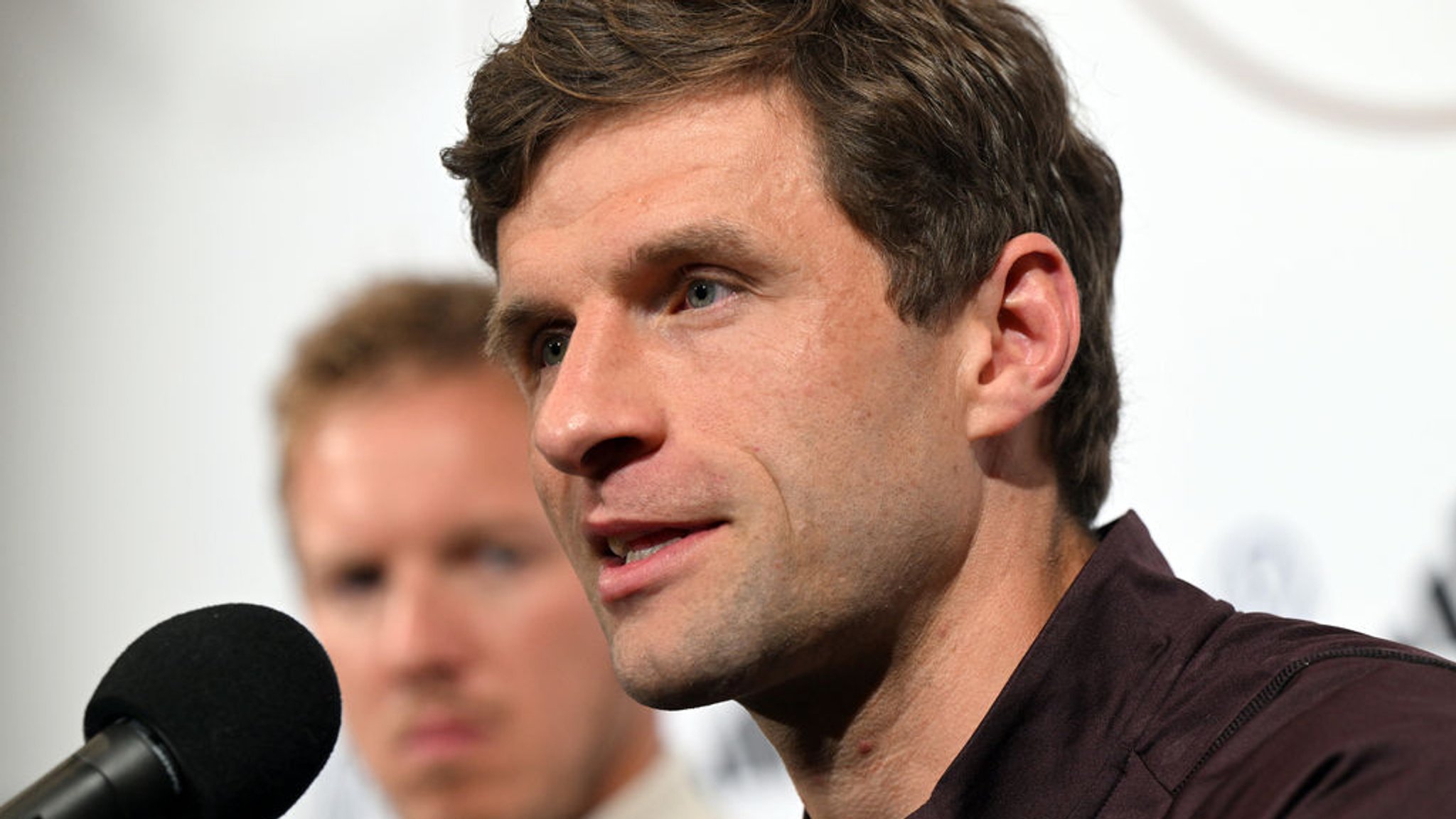 16.10.2023, USA, Philadelphia: Fußball, Nationalmannschaft, vor dem Länderspiel gegen Mexiko im Lincoln Financial Field. Deutschlands Thomas Müller beantwortet die Fragen von Journalisten. Foto: Federico Gambarini/dpa +++ dpa-Bildfunk +++