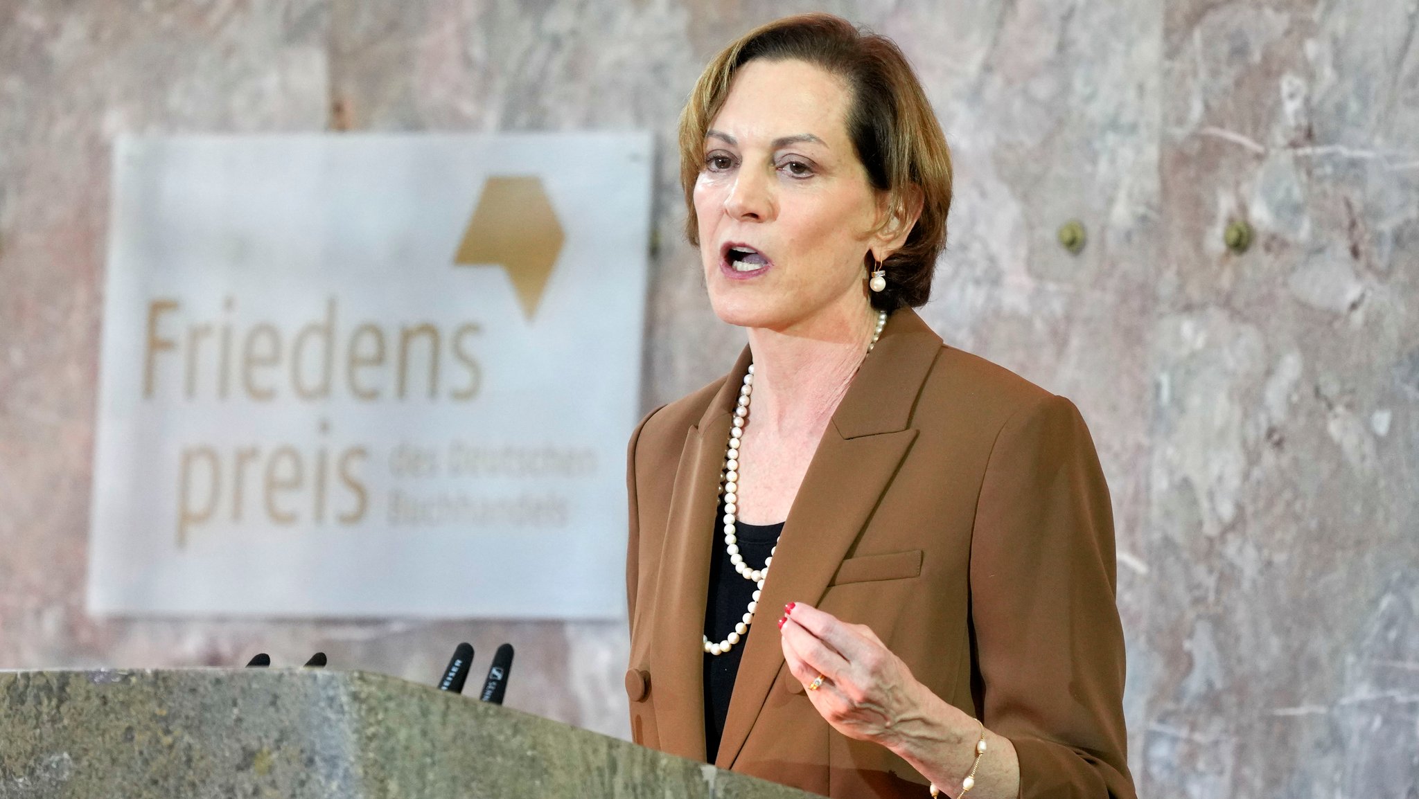 Anne Applebaum bei der Verleihung des Friedenspreises des Deutschen Buchhandels am 20.10.2024 in der Frankfurter Paulskirche