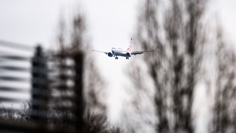 Ein Flugzeug landet am Flughafen Hannover (Archiv- und Symbolbild) | Bild: picture alliance/dpa|Julian Stratenschulte Ein Flugzeug landet am Flughafen Hannover (Archiv- und Symbolbild)