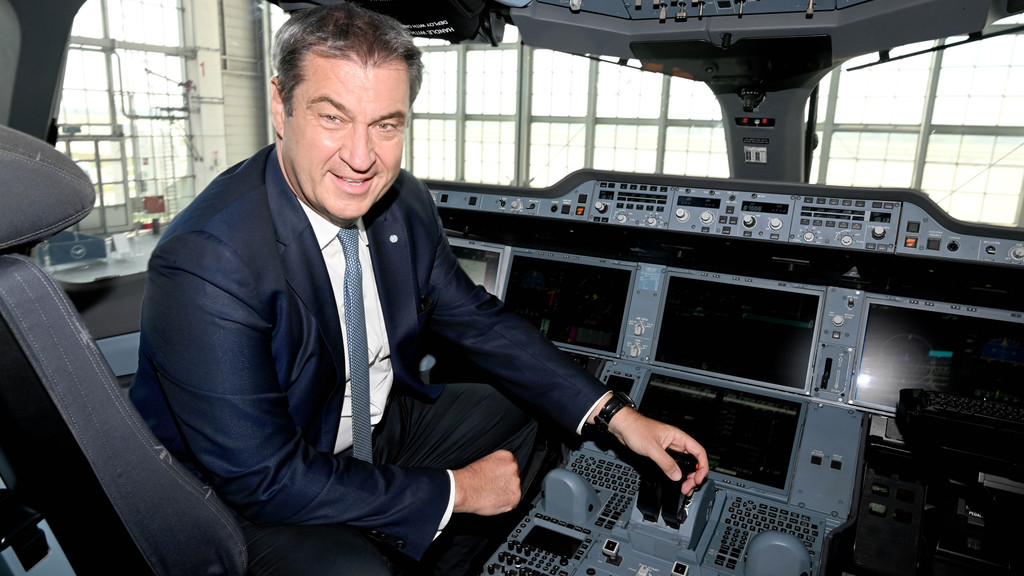 Setzte 2022 auf einen klaren Bayern-Kurs und Kritik an der Ampel: Ministerpräsident Söder, hier bei einer Flugzeug-Taufe am 29.04.22.