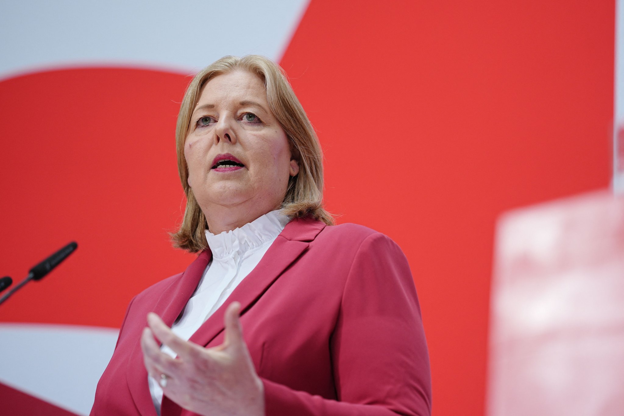 Bärbel Bas (SPD), Bundesministerin für Arbeit und Soziales und SPD-Parteivorsitzende, gibt im Willy-Brandt-Haus, der SPD-Parteizentrale, eine Pressekonferenz.